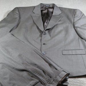 Stafford Brown Two Piece Suit 3-Button 48R Wool Suit with 42x32 Pleated Pants